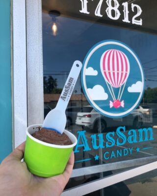 Just in time for the summer, @nitropod ice cream is BACK @aussamcandy 🍨😍 Check out our delicious flavors below ⬇️ 

🔥 Fire Ball
🍬 Cotton Candy 
🧂 Salted Caramel
🍦Vanilla Bean Kit Kat
🥜 Peanut Butter Cup
 
Vegan Flavors available too 🌱 
🍫 Chocolate 
🍨 Vanilla
🥭 Mango
🍍 Piña Colada
🥑 Avocado Lime